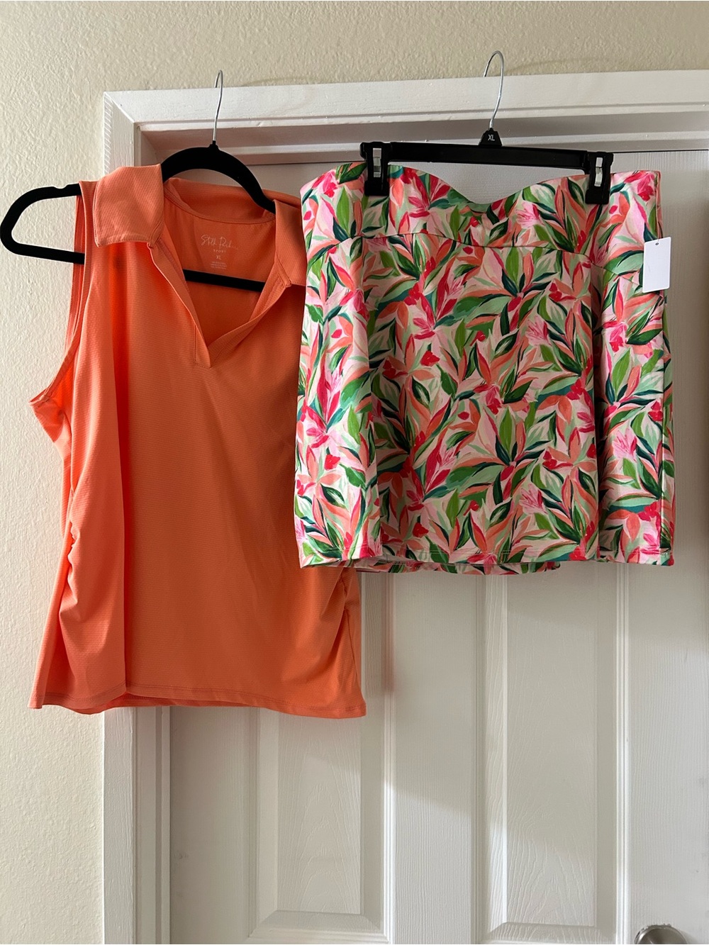 Sleeveless Coral Tank Top - Sporty V-Neck Polo